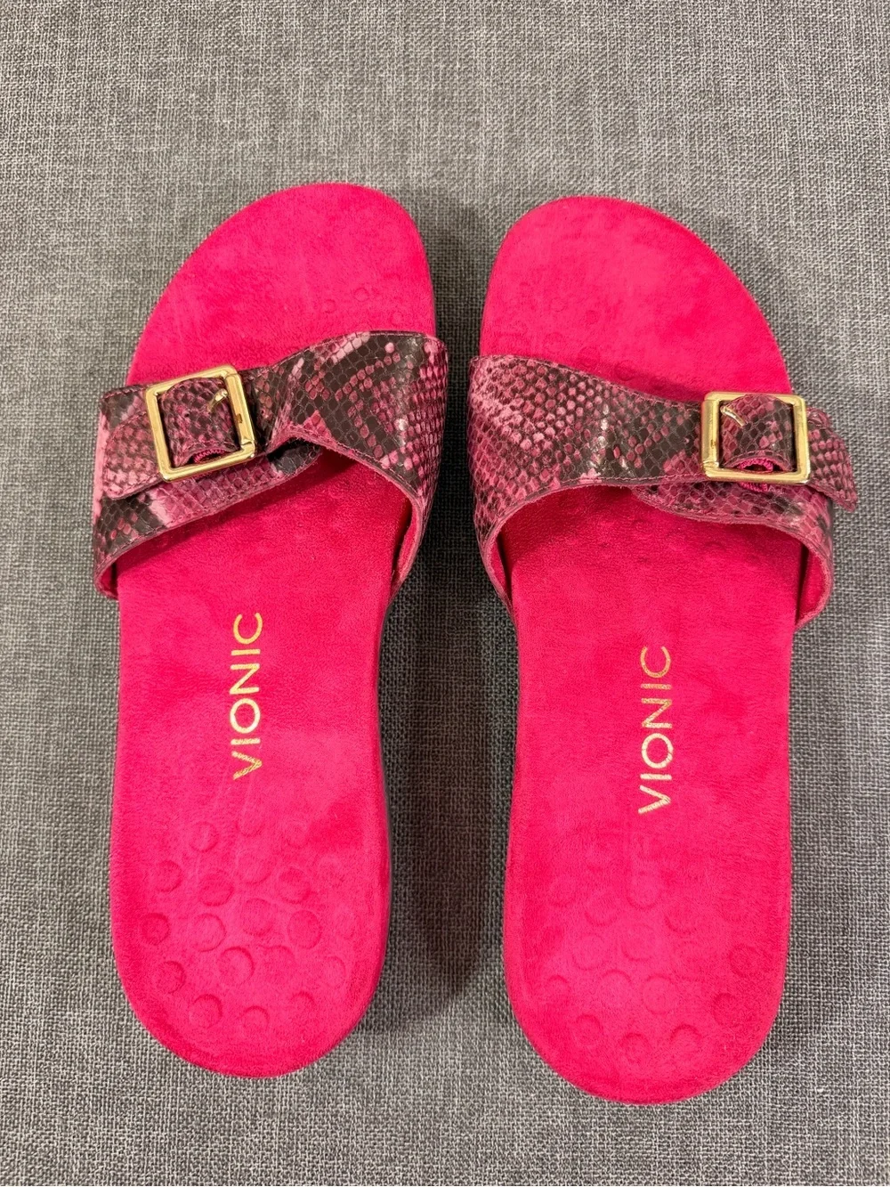 Vionic Hot Pink Snake-Print Slide Sandals with Gold Buckles 8 Women’s Wedge